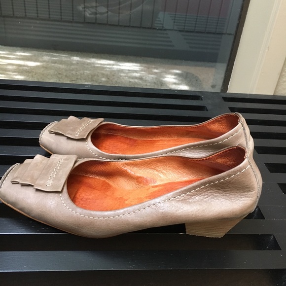 Leather square-toed pumps with low heels - Picture 2 of 8